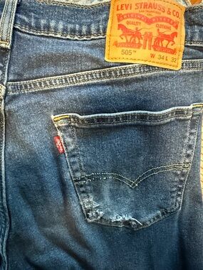 LEVI 505’s | MEDIUM TO DARK WASH